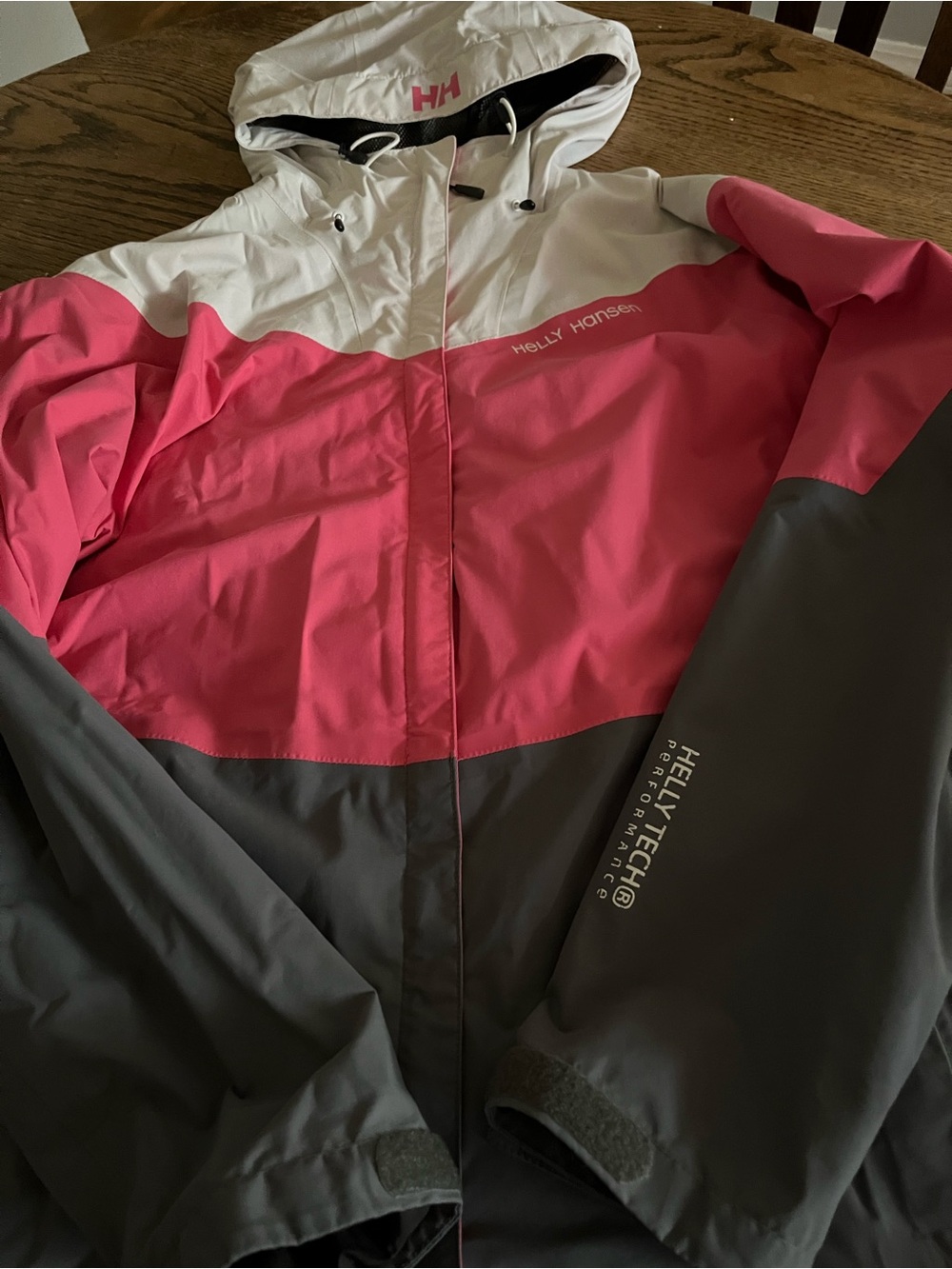 Helly Hansen Pink White Gray Colorblock Rain Jacket 🩷🩶🤍🌧️